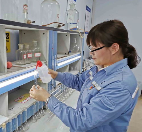 我院新型功能炭材料研究開(kāi)發(fā)項(xiàng)目組 劉亞菲和李賀家庭分別獲得鄭州市五一巾幗標(biāo)兵崗 五一巾幗標(biāo)兵稱號(hào)和職工文明家庭