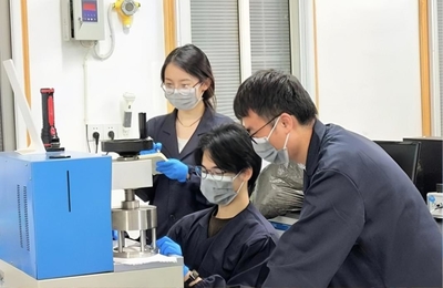 攻克世界難題，中國自主研發出無氟沖鋒衣面料